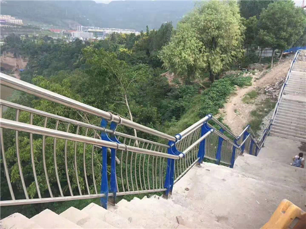 锦州不锈钢复合管护栏的特点与优势