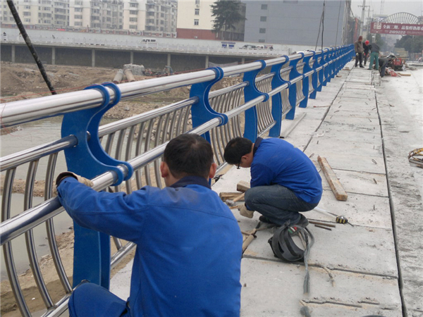 锦州不锈钢河道护栏的特性及其在城市景观中的应用