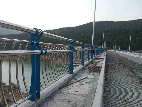 锦州不锈钢桥梁护栏防腐措施的重要性及实施策略